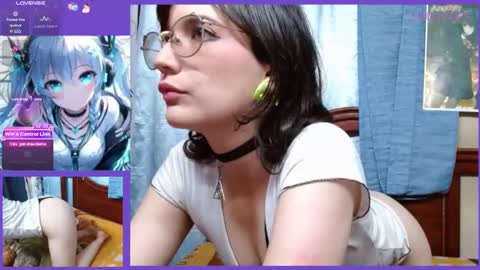 Snapshot of milalunala chatting on 02-26-25, 05:09 Mila-Lunala online show from 02-26-25, 05:09