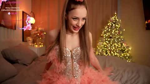 Snapshot of milaluxe chatting on 01-11-26, 03:22 Mila online show from 01-11-26, 03:22