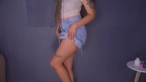 Snapshot of milamoree chatting on 10-04-25, 03:21 Mila online show from 10-04-25, 03:21
