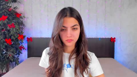 Snapshot of milana_crystal_ chatting on 01-13-25, 08:15 Milana online show from 01-13-25, 08:15