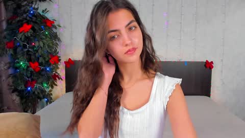 Snapshot of milana_crystal_ chatting on 01-27-25, 11:22 Milana online show from 01-27-25, 11:22