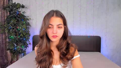 Snapshot of milana_crystal_ chatting on 01-31-25, 08:11 Milana online show from 01-31-25, 08:11