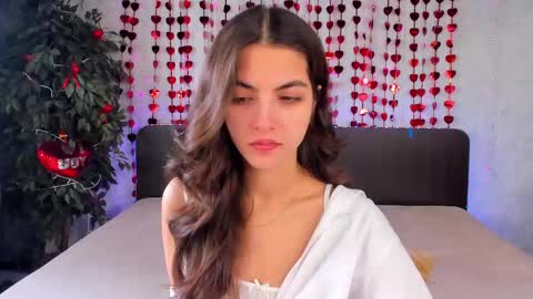 Snapshot of milana_crystal_ chatting on 02-20-25, 08:17 Milana online show from 02-20-25, 08:17
