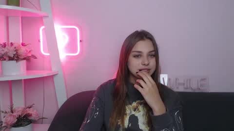 Snapshot of milanaangelas chatting on 09-13-25, 04:45 milanaangelas online show from 09-13-25, 04:45