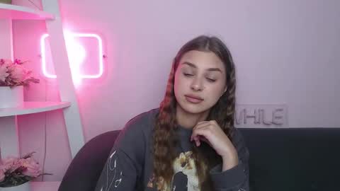 Snapshot of milanaangelas chatting on 10-12-25, 12:37 milanaangelas online show from 10-12-25, 12:37