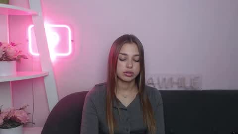 milanaangelas online show from 11-25-25, 09:04