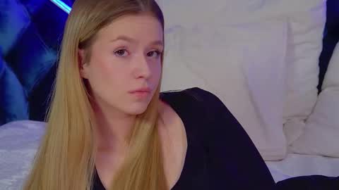 MilanaBalmain online show from 11-23-25, 04:56