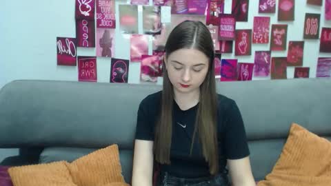 Snapshot of milanaroz chatting on 03-27-26, 08:26 milanaroz online show from 03-27-26, 08:26