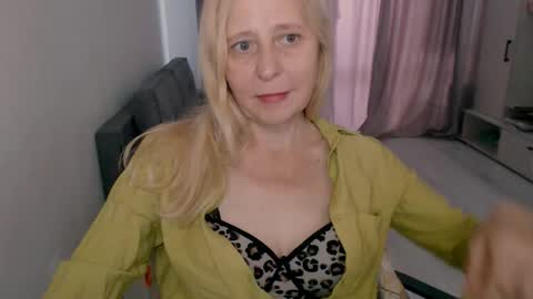 Milena online show from 10-11-25, 06:34