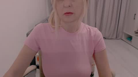 Milena online show from 10-22-25, 02:45