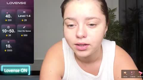 Snapshot of milania_hot_foxy chatting on 10-06-25, 12:24 Mila online show from 10-06-25, 12:24