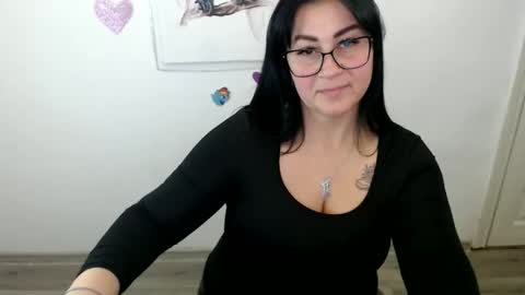 milania_milaa online show from 10-15-25, 01:00