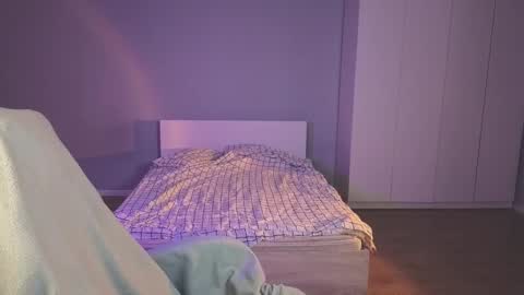 Snapshot of milaslovv chatting on 09-26-25, 04:22 Mila online show from 09-26-25, 04:22