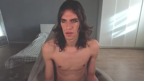 Snapshot of milaslovv chatting on 10-15-25, 08:14 Mila online show from 10-15-25, 08:14