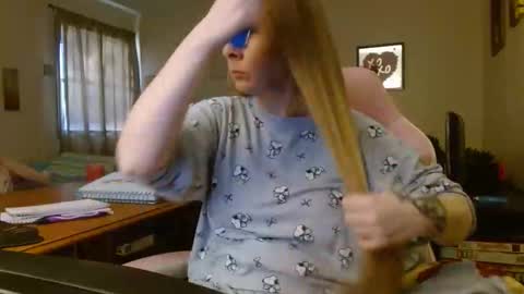 Snapshot of milastoned chatting on 03-26-26, 01:17 Mila online show from 03-26-26, 01:17