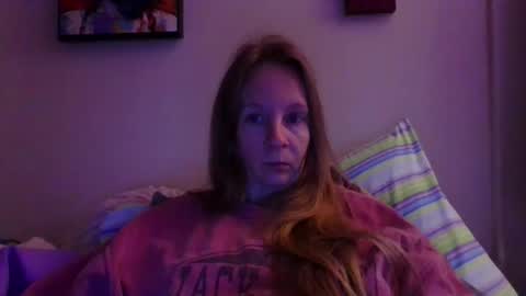 Snapshot of milastoned chatting on 04-08-26, 01:00 Mila online show from 04-08-26, 01:00