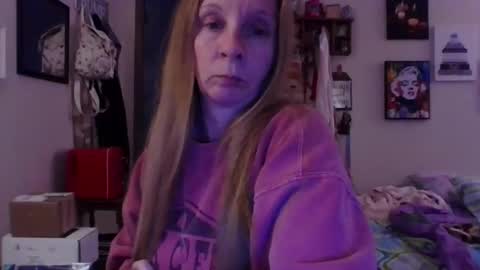 Snapshot of milastoned chatting on 04-09-26, 01:05 Mila online show from 04-09-26, 01:05