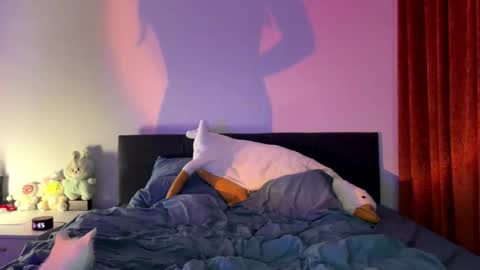 MIla and Viki online show from 10-17-25, 08:11