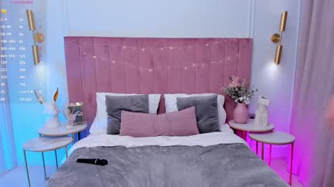 Mia online show from 02-21-25, 11:44