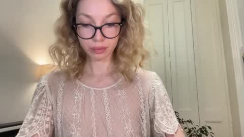 Snapshot of milayah chatting on 10-24-25, 02:35 Mila online show from 10-24-25, 02:35