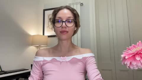 Snapshot of milayah chatting on 10-31-25, 02:51 Mila online show from 10-31-25, 02:51