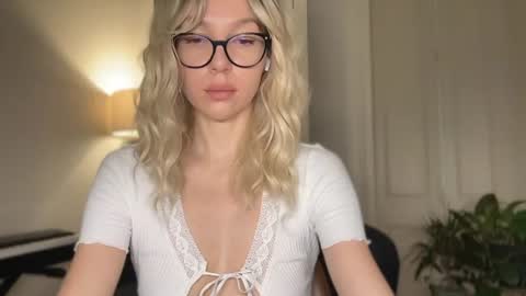 Mila online show from 07-03-26, 04:13