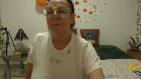 Snapshot of milchanell chatting on 11-10-25, 06:45 milchanell online show from 11-10-25, 06:45