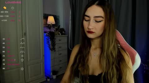 Mia online show from 12-14-25, 09:03