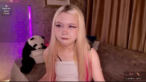 Mia online show from 04-30-26, 03:07