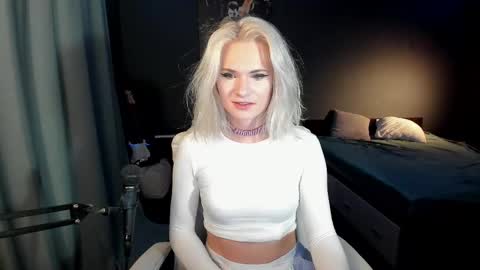 Milena online show from 02-11-25, 01:20