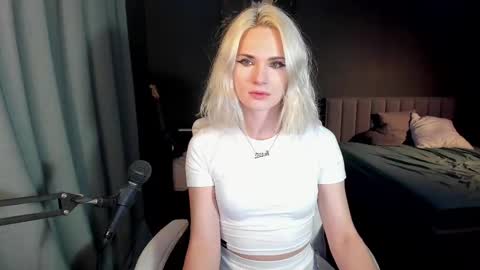 Milena online show from 02-23-25, 10:53
