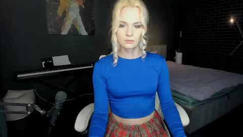 Snapshot of milena_marshmallows chatting on 09-29-25, 12:38 Milena online show from 09-29-25, 12:38