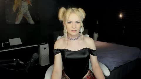 Snapshot of milena_marshmallows chatting on 10-14-25, 01:28 Milena online show from 10-14-25, 01:28