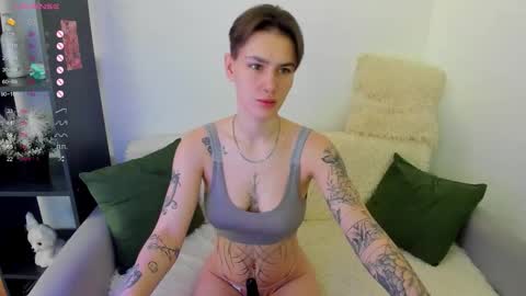 Snapshot of milenakeeks chatting on 03-12-26, 08:09 milenakeeks online show from 03-12-26, 08:09