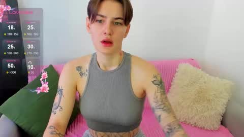 Snapshot of milenakeeks chatting on 03-23-26, 08:07 milenakeeks online show from 03-23-26, 08:07