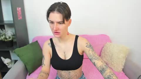 Snapshot of milenakeeks chatting on 04-06-26, 01:25 milenakeeks online show from 04-06-26, 01:25