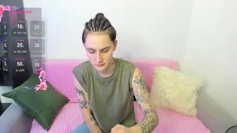 Snapshot of milenakeeks chatting on 04-15-26, 01:45 milenakeeks online show from 04-15-26, 01:45