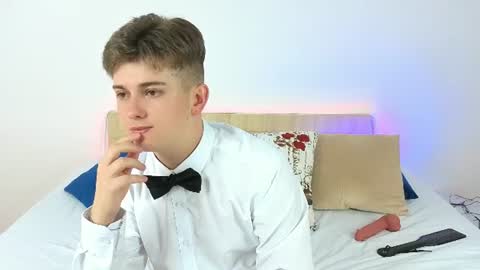 Snapshot of miless_cooper chatting on 06-20-26, 03:20 Miles online show from 06-20-26, 03:20
