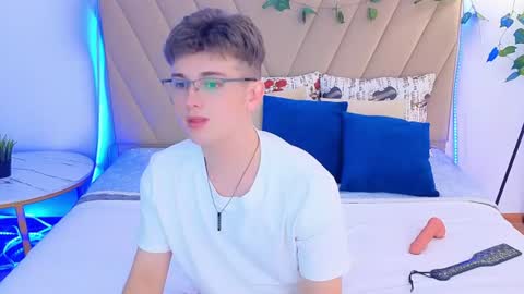 Snapshot of miless_cooper chatting on 06-21-26, 04:15 Miles online show from 06-21-26, 04:15