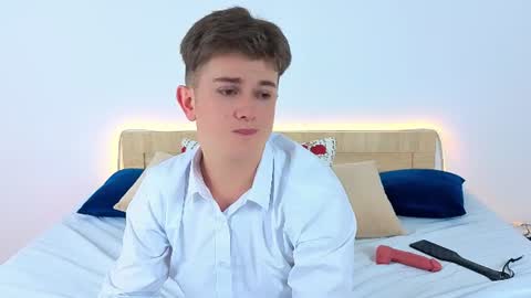Snapshot of miless_cooper chatting on 06-24-26, 04:11 Miles online show from 06-24-26, 04:11