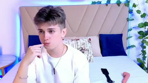 Snapshot of miless_cooper chatting on 08-04-26, 03:53 Miles online show from 08-04-26, 03:53
