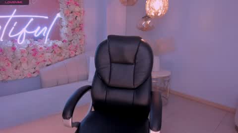 Snapshot of mileycruz_ chatting on 12-06-24, 03:19 Miley Cruz IG miley model23 online show from 12-06-24, 03:19