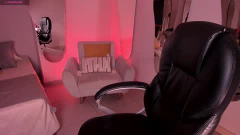 Snapshot of mileycruz_ chatting on 12-11-24, 03:35 Miley Cruz IG miley model23 online show from 12-11-24, 03:35