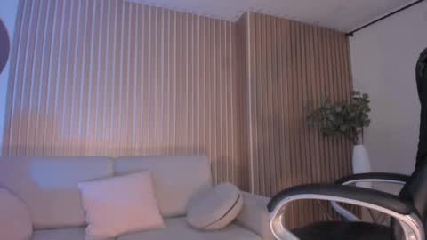 Snapshot of mileycruz_ chatting on 02-19-25, 06:33 Miley Cruz IG miley model23 online show from 02-19-25, 06:33