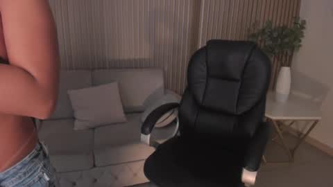 Snapshot of mileycruz_ chatting on 02-19-25, 09:39 Miley Cruz IG miley model23 online show from 02-19-25, 09:39