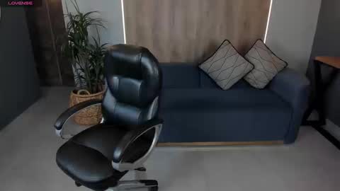 Snapshot of mileycruz_ chatting on 09-08-25, 08:30 Miley Cruz IG miley model23 online show from 09-08-25, 08:30