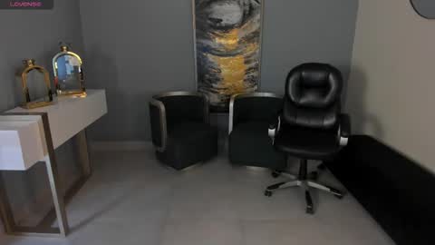 Snapshot of mileycruz_ chatting on 10-06-25, 11:18 Miley Cruz IG miley model23 online show from 10-06-25, 11:18