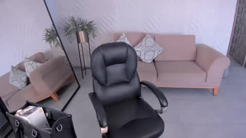 Snapshot of mileycruz_ chatting on 10-11-25, 07:12 Miley Cruz IG miley model23 online show from 10-11-25, 07:12