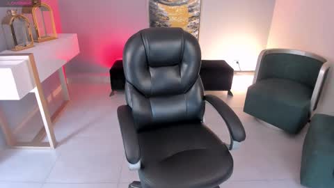 Snapshot of mileycruz_ chatting on 10-18-25, 03:46 Miley Cruz IG miley model23 online show from 10-18-25, 03:46