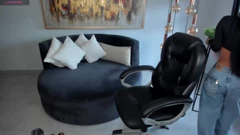 Snapshot of mileycruz_ chatting on 10-29-25, 08:54 Miley Cruz IG miley model23 online show from 10-29-25, 08:54